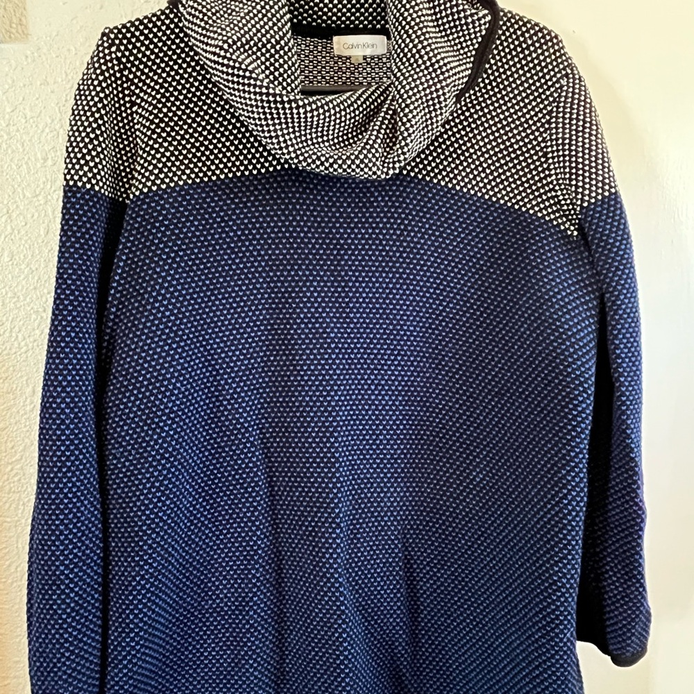 Calvin Klein Navy and White Knit Top